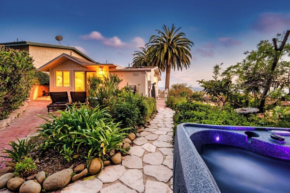 Outdoor spa tub - 20% Off May 20-22 Amazing Reviews & Views, Hot Tub (Ventura)