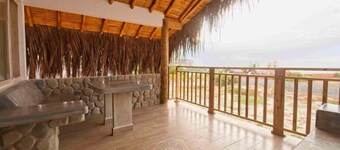 Apartment 5 minutes from downtown Mancora. View and direct access to the sea