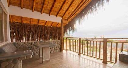 Apartment 5 minutes from downtown Mancora. View and direct access to the sea