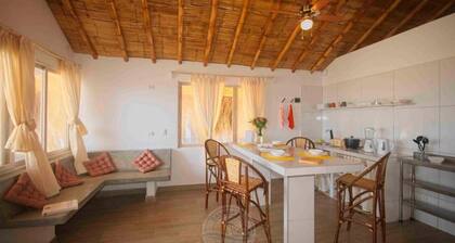 Apartment 5 minutes from downtown Mancora. View and direct access to the sea