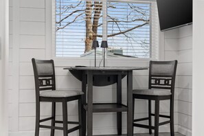 Dining - UNIQUE COUPLES GETAWAY/Rooftop Deck/Branson Landing/Trolley Stop (Branson)