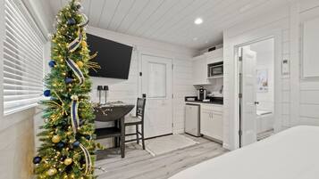 1 habitación, escritorio, wifi gratis y ropa de cama