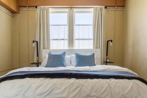 2 dormitoris, escriptori, planxa i posts de planxar i wifi 