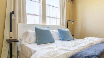 2 bedrooms, desk, iron/ironing board, WiFi