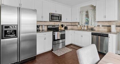 Spring Escape - 7 Miles From IAH