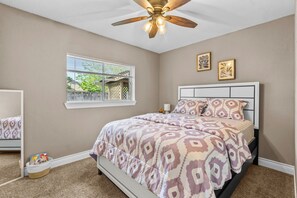 3 makuuhuonetta, silitysrauta/-lauta, Wi-Fi, vuodevaatteet