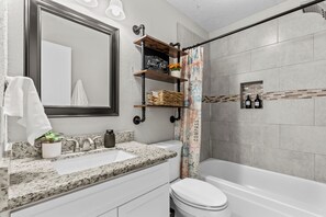Hair dryer, towels, soap, toilet paper - Spring Escape - 7 Miles From IAH (Spring)