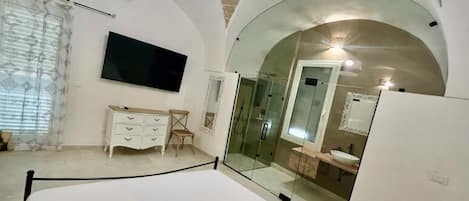 Luxury Condo, City View | Free WiFi