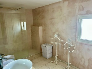 Comfort Apartment, City View | Bathroom