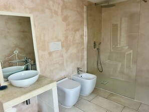 Comfort Apartment, City View | Bathroom