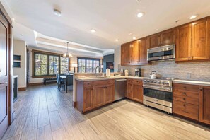 Microwave, stovetop, dishwasher, coffee/tea maker
