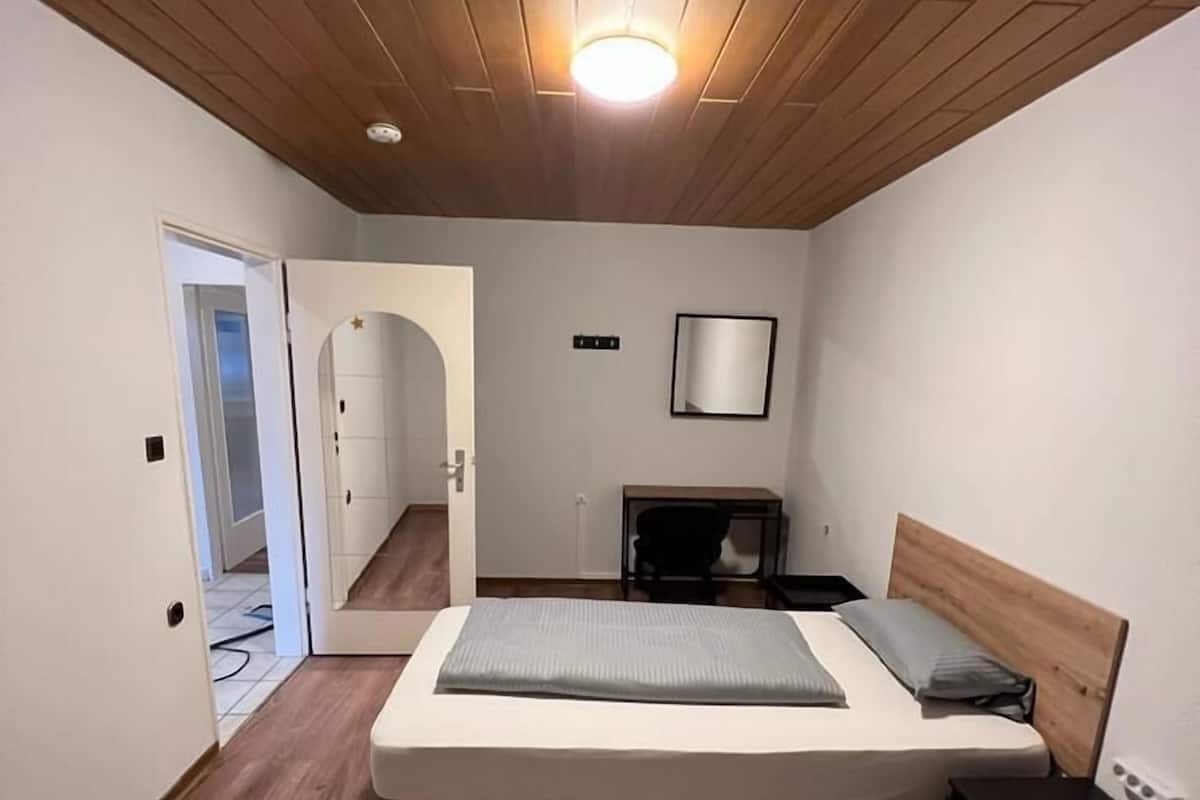 Economy Apartment, 3 Bedrooms, Non Smoking, Kitchen | 4 bilik tidur, langsir/tirai gelap terus, kalis bunyi
