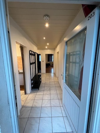 4 habitaciones, cortinas blackout y sistema de insonorización