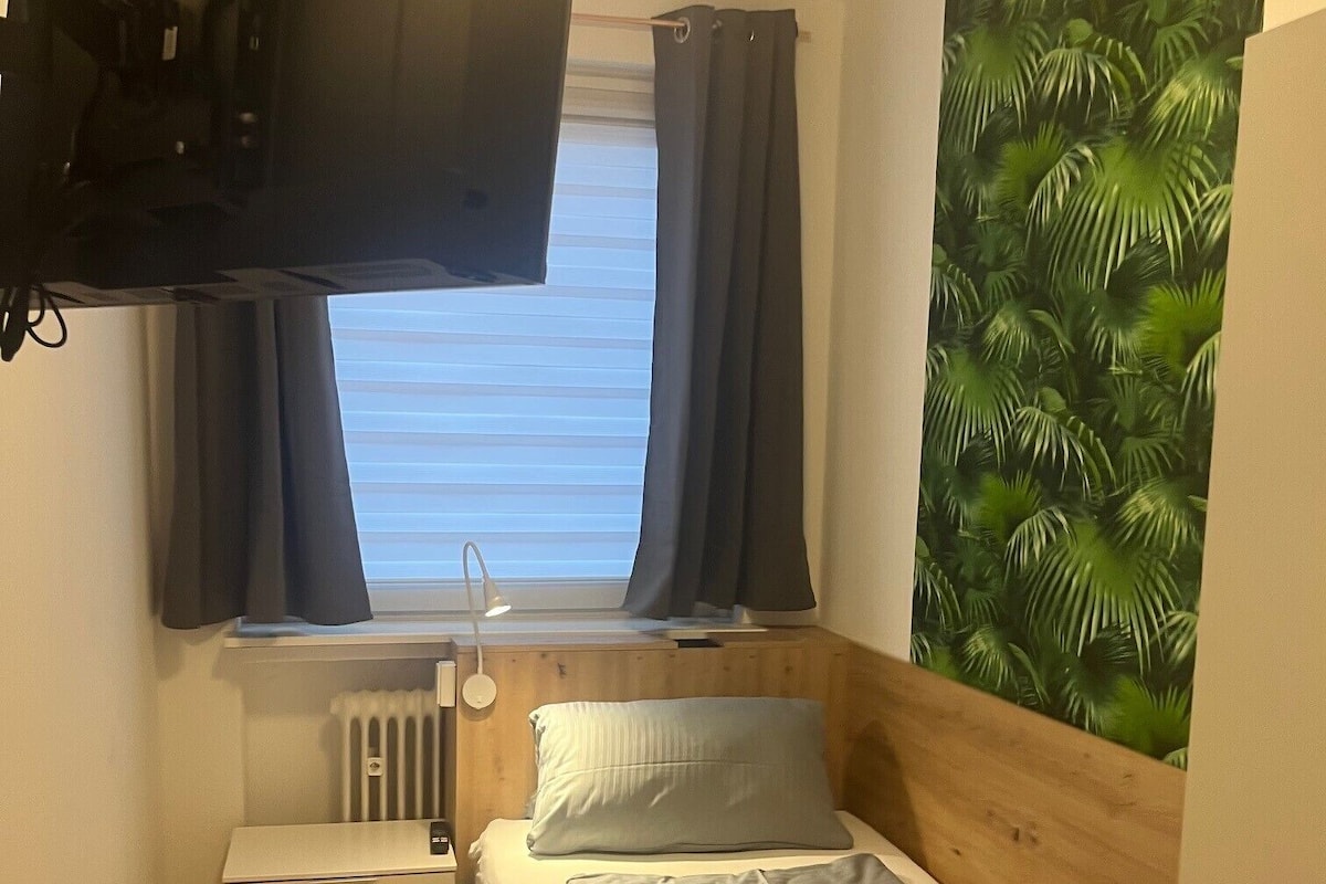 Basic Apartment, 4 Bedrooms, Non Smoking, Kitchen | 4 bilik tidur, langsir/tirai gelap terus, kalis bunyi