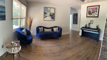 Smart TV, chimenea y impresora