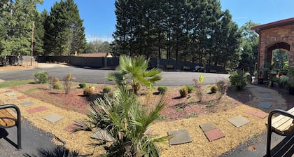 FIFA Fan Stylish Retreat Lodge in Heart of it All! 9.4 miles from the Stadium.