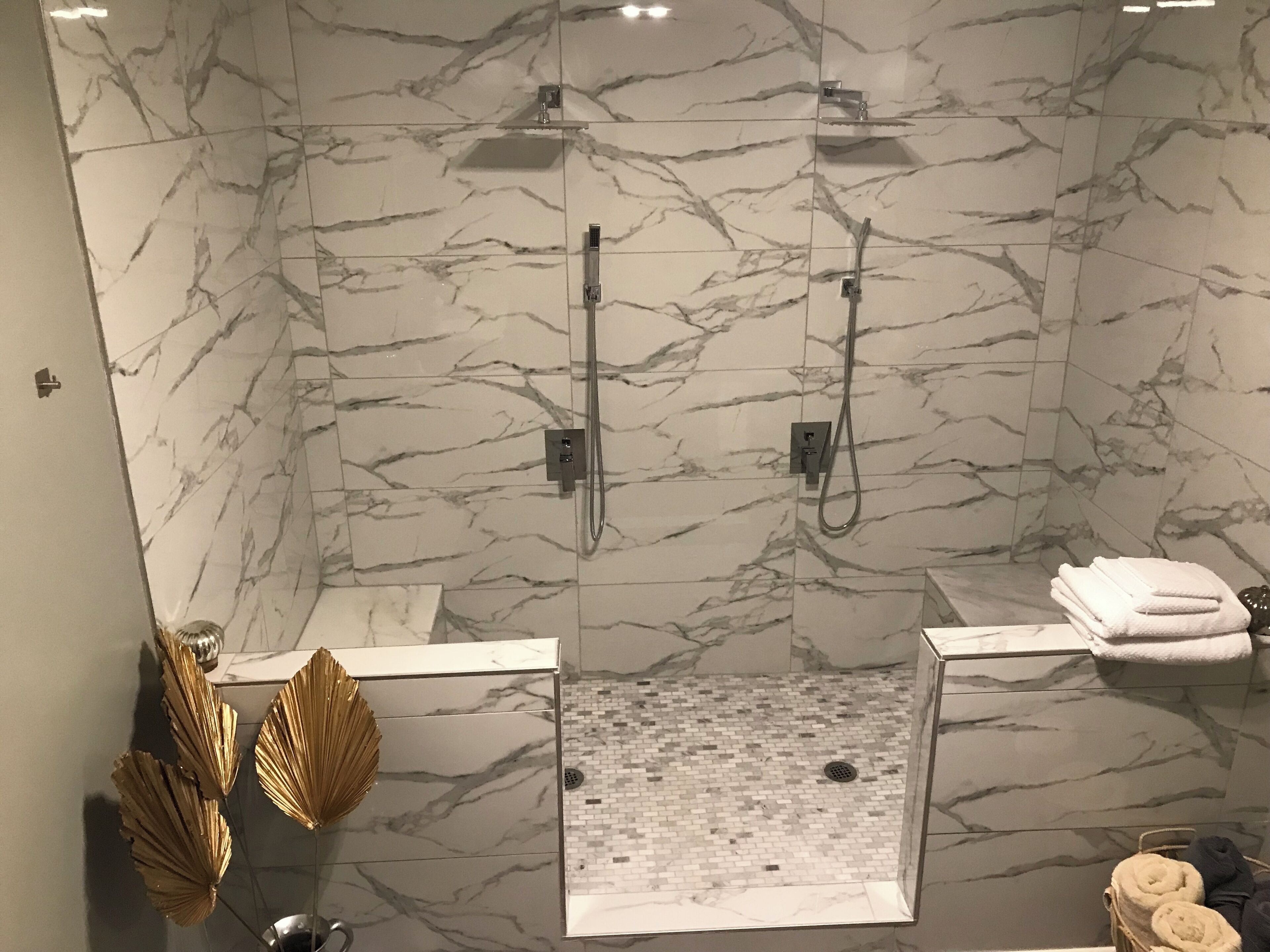 Shower, jetted tub, hair dryer, towels