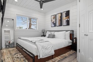 3 Schlafzimmer, Schreibtisch, Bügeleisen/Bügelbrett, Reisekinderbett