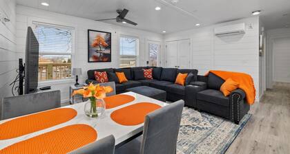 UNIQUE CONTAINER HOME/Branson Landing/Trolley Stop/Gazebo