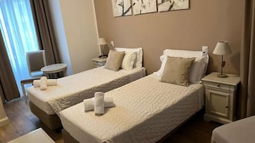 Standardzimmer | Zimmersafe, Schreibtisch, laptopgeeigneter Arbeitsplatz