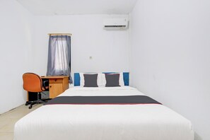 Standard Double Room - Hotel O Semarang near Bandara Ahmad Yani formerly Rumah Ceria (Semarang)