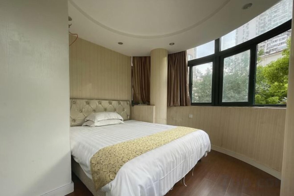 Basic Queen Room