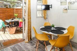 Dining - Chalet - ccagfea - Two Bedroom Chalet, Sleeps 4 (Six-Fours-les-Plages)