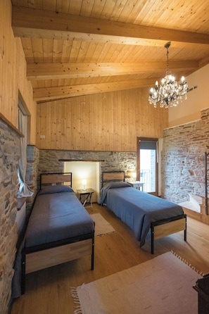 Down comforters, Select Comfort beds, free minibar - Il Tesoro di Miro (Cartosio)