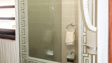 Standard Twin Room, 1 Bedroom, Air conditioning | Bathroom | Free toiletries, hair dryer, towels, soap