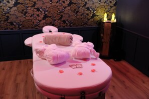 Spa - Love room - La Villa 1900 - L'Instant X - Chic cocoon for a night for two (Chérancé)