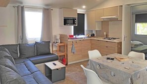 Télévision, table de tennis de table