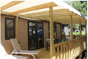 Outdoor dining - Camping 4 étoiles - Piscine - ccafgbe (Saint-Hilaire-de-Riez)