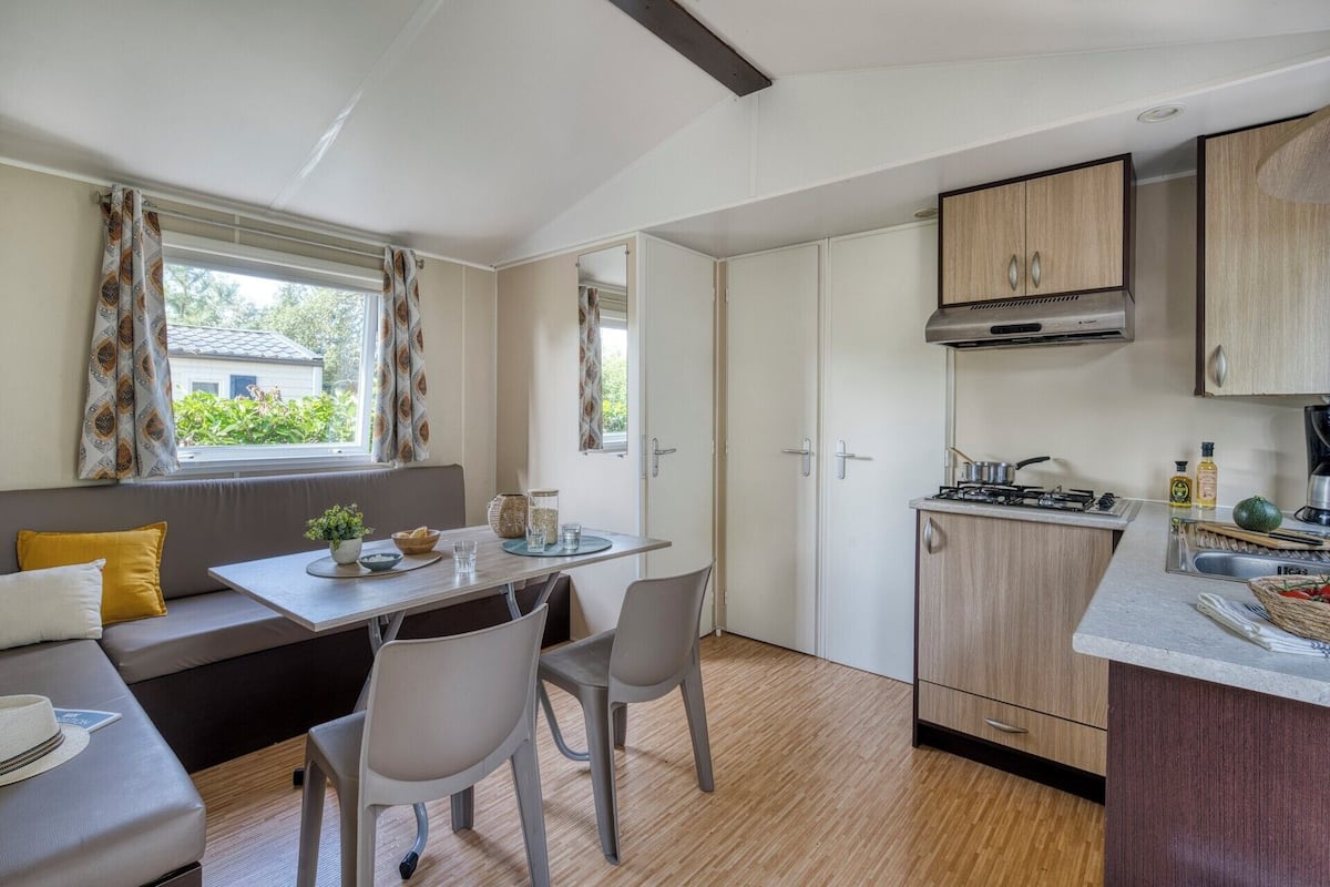 Standard Cottage, 3 Bedrooms | Living area | TV