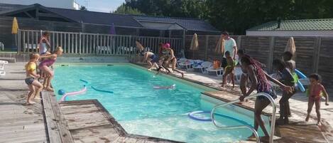 Lämmitetty uima-allas