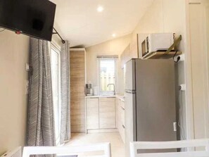 Fridge, microwave, stovetop - Camping 3 étoiles - Parc aquatique - ccbbbeg (Surgères)