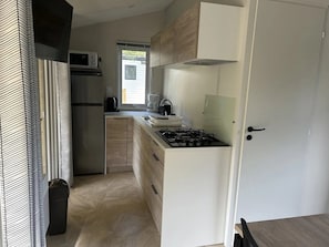 Fridge, microwave, stovetop, toaster