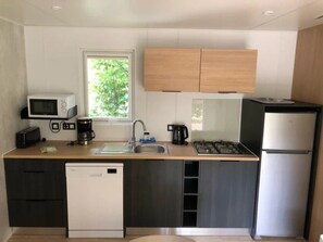 Fridge, microwave, stovetop, dishwasher - Camping 4 étoiles - Piscine  - ccbb0de (Apremont)