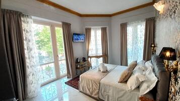Deluxe Room, Non Smoking, Private Bathroom | Cadar kapas Mesir, peralatan tempat tidur premium, gebar bulu kapas