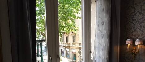 Chambre Deluxe, 1 grand lit, salle de bains privée | Vue de la chambre