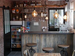 Bar (in der Unterkunft)