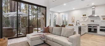 The Hide - Peaceful forest retreat just minutes from the city.