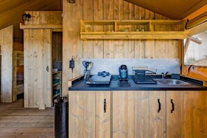 Réfrigérateur, micro-ondes