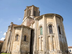 Unclassified image, 3 of 25, button