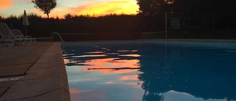 Een verwarmd zwembad