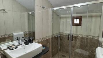 Bureau, espace de travail pour ordinateur portable, Wi-Fi gratuit