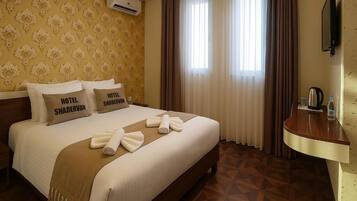 Deluxe tweepersoonskamer | Een bureau, een laptopwerkplek, gratis wifi