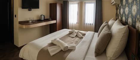 Deluxe Double Room | Desk, laptop workspace, free WiFi