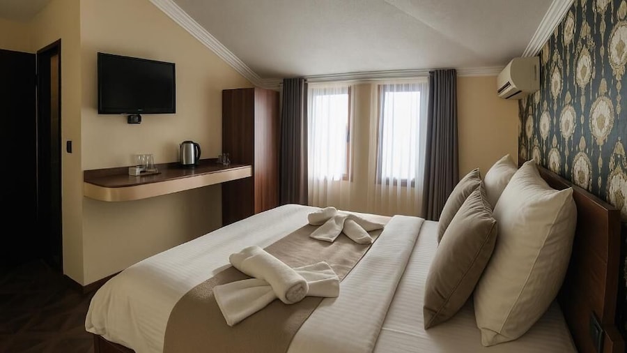 Hotel Shadervan