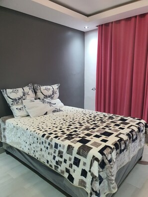 3 Schlafzimmer, Bügeleisen/Bügelbrett, WLAN, Bettwäsche