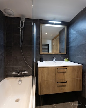 Apartment | Bathroom